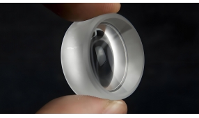 鼎鑫盛光學(xué)小編為您講述光學(xué)透鏡的作用與材質(zhì)